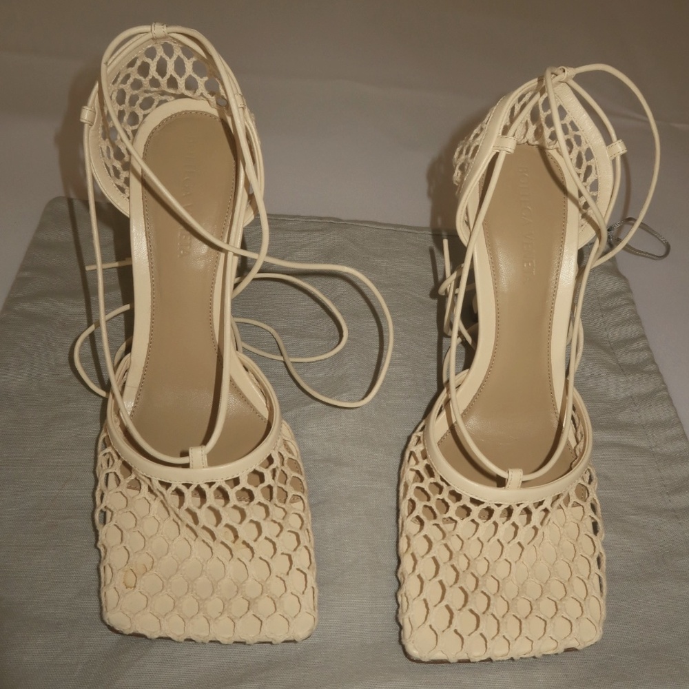 Bottega Veneta biege stretch web heels